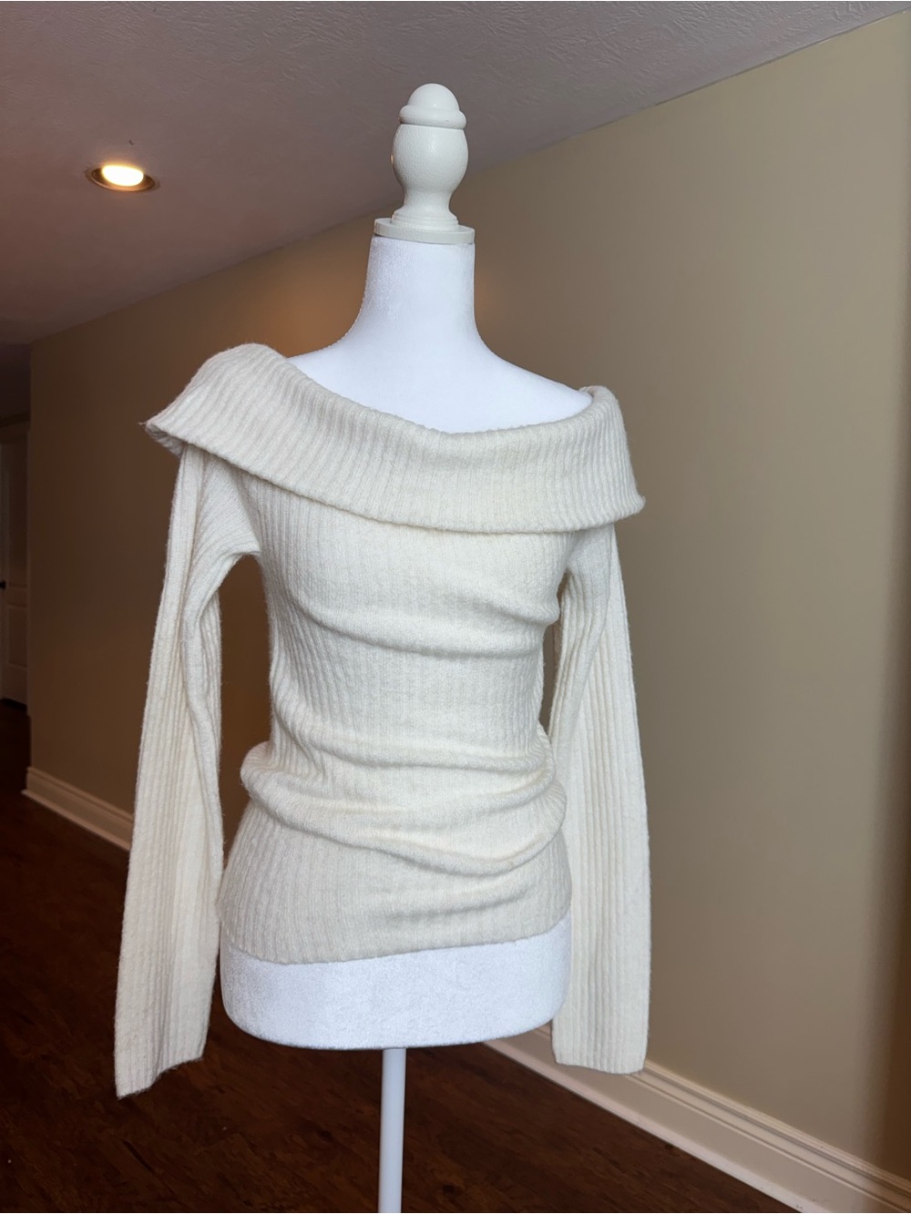 H&M Cream Off-the-Shoulder Ribbed Sweater - Picture 4 of 10